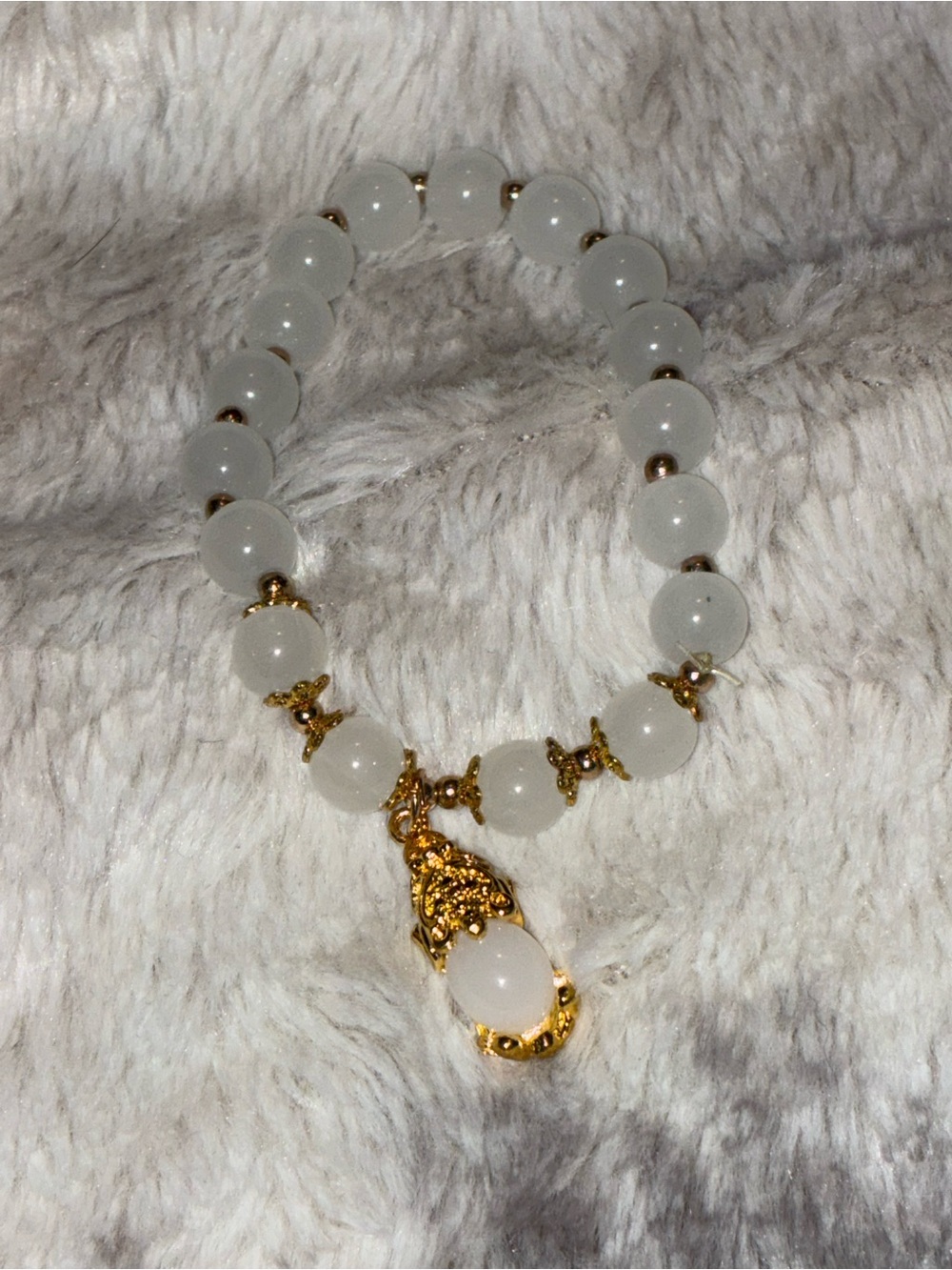 White Beaded Gold Accent Pendant Bracelet - Unbranded